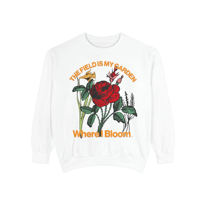 Sweatshirt The Field is My Garden Sweatshirt - Unisex Floral Design for Nature Lovers