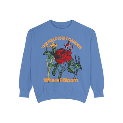 Sweatshirt The Field is My Garden Sweatshirt - Unisex Floral Design for Nature Lovers Flo Blue / S