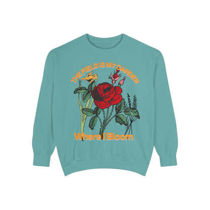 Sweatshirt The Field is My Garden Sweatshirt - Unisex Floral Design for Nature Lovers Seafoam / S