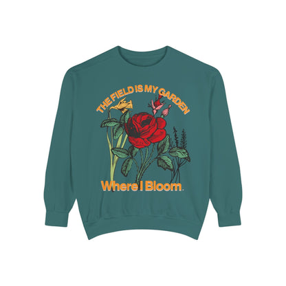 Sweatshirt The Field is My Garden Sweatshirt - Unisex Floral Design for Nature Lovers Blue Spruce / S