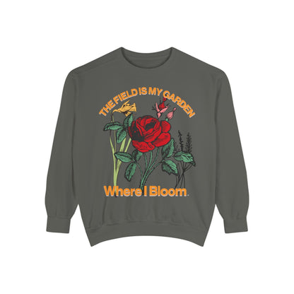 Sweatshirt The Field is My Garden Sweatshirt - Unisex Floral Design for Nature Lovers Pepper / S